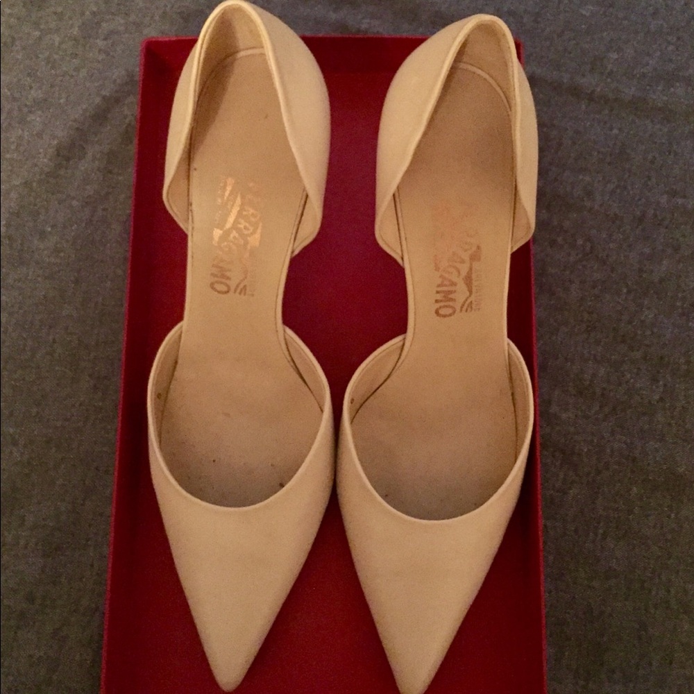 d'Orsay pump. Salvatore Ferragamo.